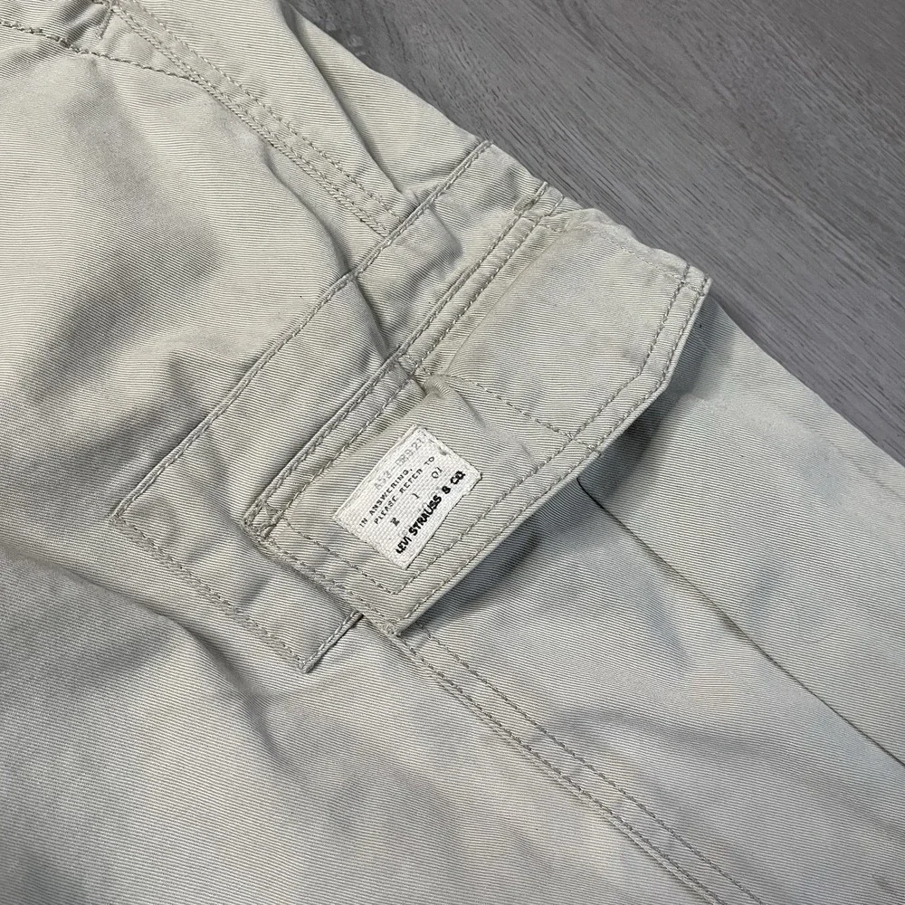 Levi's Loose Straight Cargo Pants Men's Size 34x33 Tan Khaki Cotton Pockets Hike